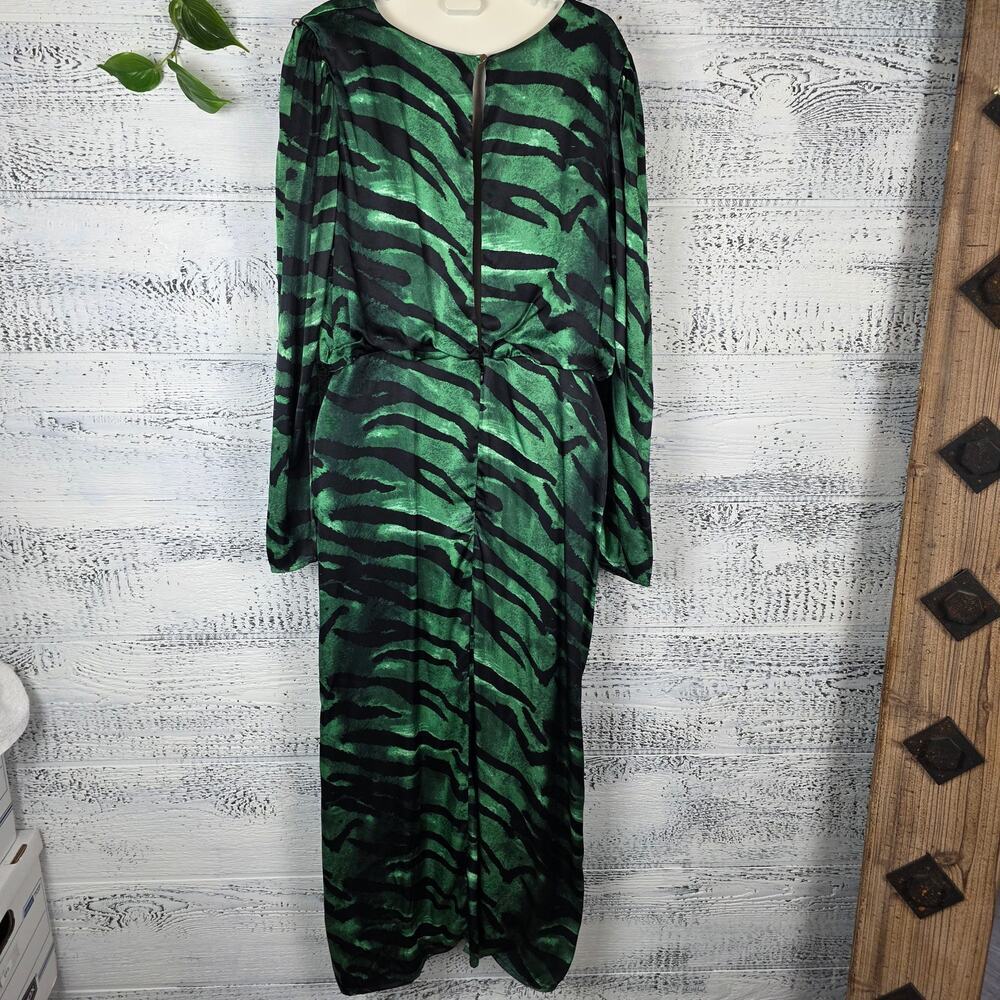 Topshop Green Zebra Print Midi Dress Ruched Front Long Sleeve V Neck Sz 8 - Picture 6 of 11